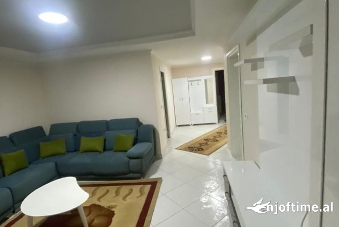 Shtepi me qera Vila Luksoze ne Tirane, 2+1, Mobilimi E mobiluar, Pagesa 600  Euro.