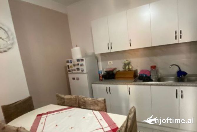 Shtepi ne shitje Apartament ne Tirane, 2+1, Mobilimi E mobiluar, Pagesa 1,299,000  Euro.