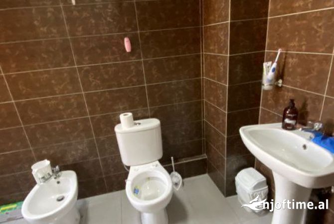 Shtepi ne shitje Apartament ne Tirane, 2+1, Mobilimi E mobiluar, Pagesa 1,299,000  Euro.