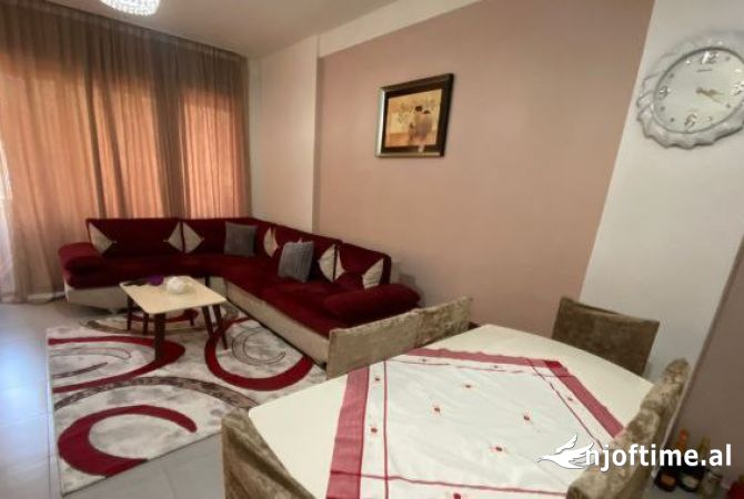 Shtepi ne shitje Apartament ne Tirane, 2+1, Mobilimi E mobiluar, Pagesa 1,299,000  Euro.