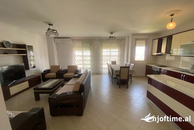 Shtepi me qera 4+1 ne Tirane - 850 Euro