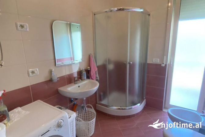 Shtepi me qera 4+1 ne Tirane - 850 Euro