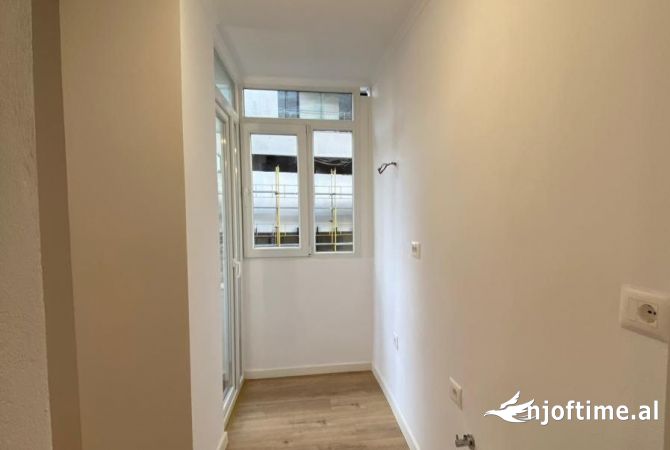 Shtepi ne shitje Apartament ne Tirane, 2+1, Mobilimi Bosh, pa mobiluar, Pagesa 185,000  Euro.