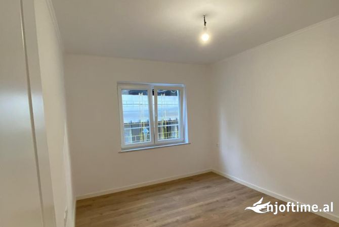 Shtepi ne shitje Apartament ne Tirane, 2+1, Mobilimi Bosh, pa mobiluar, Pagesa 185,000  Euro.