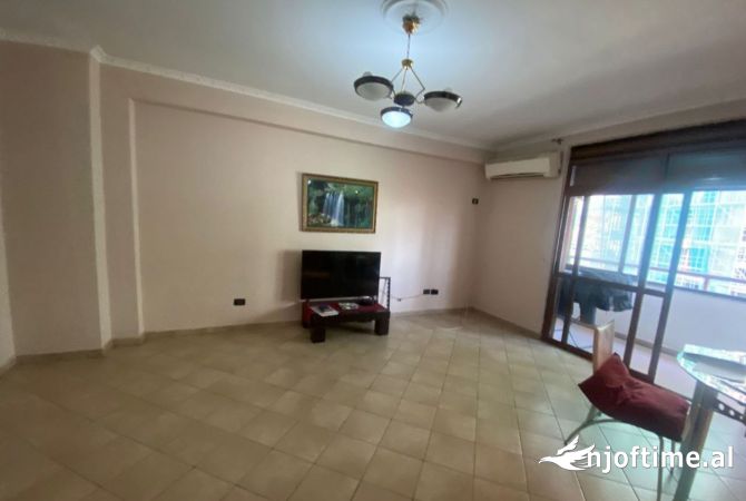 Shtepi ne shitje Apartament ne Tirane, 2+1, Mobilimi Pjeserisht e mobiluar, Pagesa 250,000  Euro.