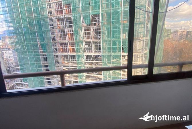 Shtepi ne shitje Apartament ne Tirane, 2+1, Mobilimi Pjeserisht e mobiluar, Pagesa 250,000  Euro.