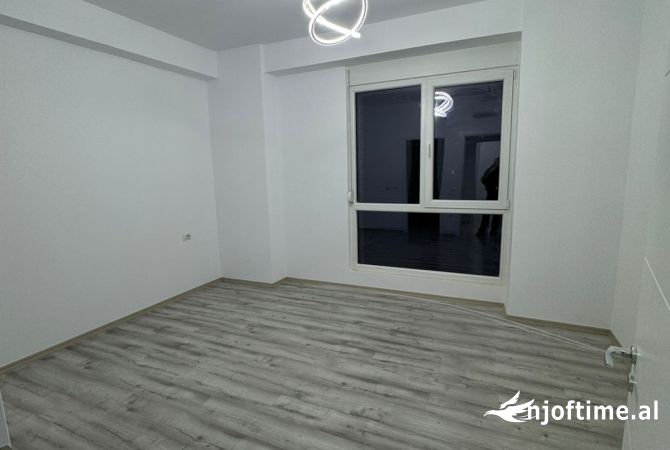 Shtepi me qera Apartament ne Tirane, 2+1, Mobilimi Bosh, pa mobiluar, Pagesa 600  Euro.