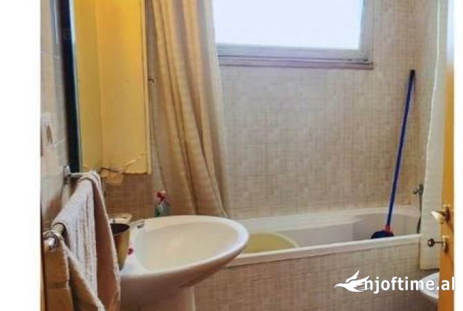 Shtepi me qera Apartament ne Tirane, 2+1, Mobilimi E mobiluar, Pagesa 1,100  Euro.