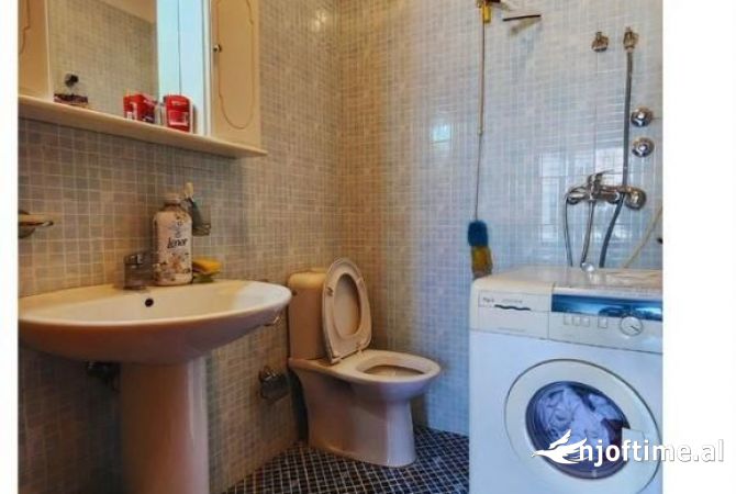 Shtepi me qera Apartament ne Tirane, 2+1, Mobilimi E mobiluar, Pagesa 1,100  Euro.