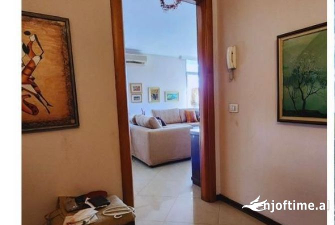 Shtepi me qera Apartament ne Tirane, 2+1, Mobilimi E mobiluar, Pagesa 1,100  Euro.