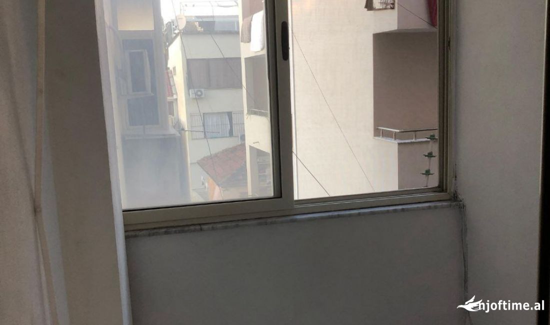 Shtepi me qera Apartament ne Tirane, 1+1, Mobilimi E mobiluar, Pagesa 40,000  Leke.