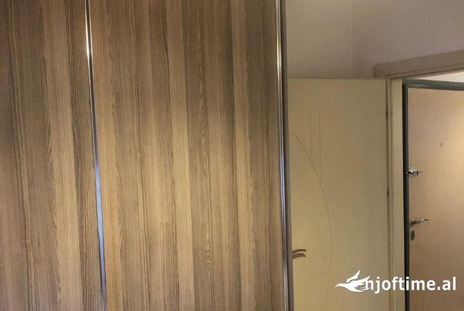 Shtepi me qera Apartament ne Tirane, 1+1, Mobilimi E mobiluar, Pagesa 40,000  Leke.