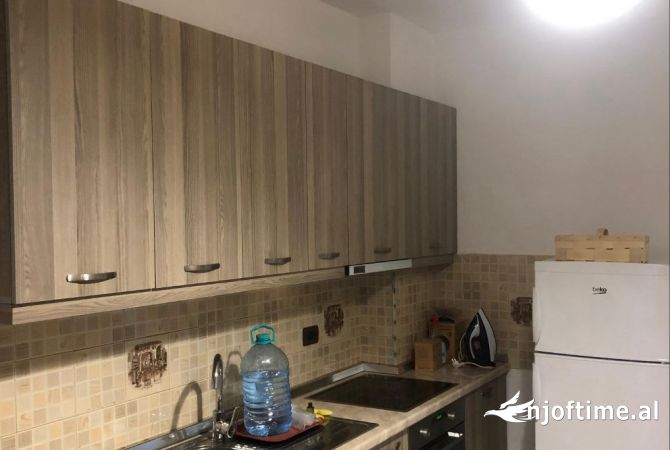 Shtepi me qera Apartament ne Tirane, 1+1, Mobilimi E mobiluar, Pagesa 40,000  Leke.