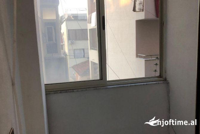 Shtepi me qera 1+1 ne Tirane - 40,000 Leke