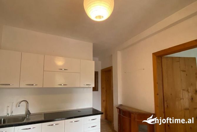 Shtepi me qera 2+1 ne Tirane - 50,000 Leke