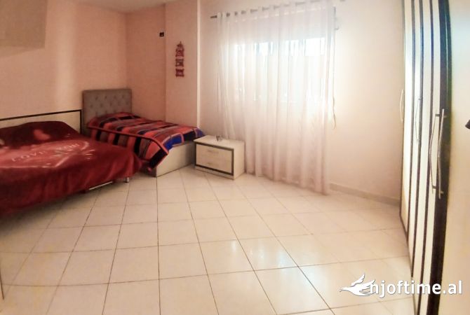 Shtepi ne shitje Apartament ne Tirane, 2+1, Mobilimi Pjeserisht e mobiluar, Pagesa 11,500,000  Leke.