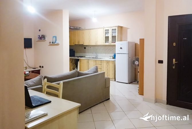 Shtepi ne shitje Apartament ne Tirane, 2+1, Mobilimi Pjeserisht e mobiluar, Pagesa 11,500,000  Leke.