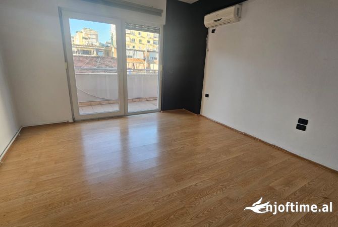 Ambient biznesi me qera 3+1 ne Tirane - 850 Euro