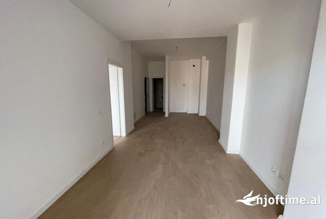 Ambient biznesi me qera 3+1 ne Tirane - 600 Euro