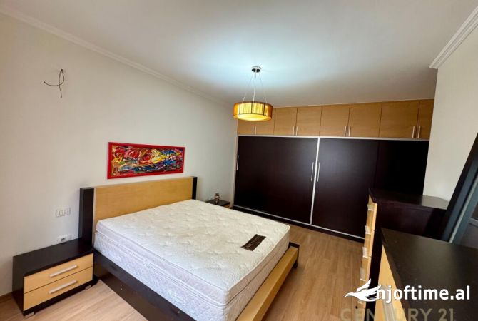 Shtepi me qera Apartament ne Tirane, 3+1, Mobilimi E mobiluar, Pagesa 900  Euro.