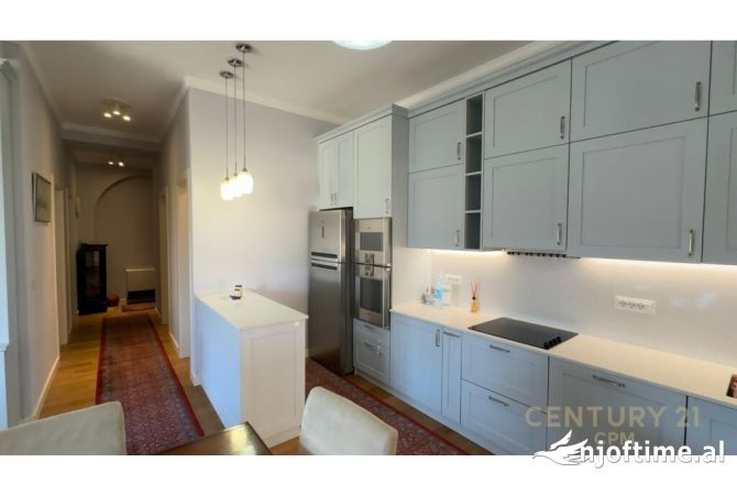 Shtepi me qera Apartament ne Tirane, 3+1, Mobilimi E mobiluar, Pagesa 3,000  Euro.