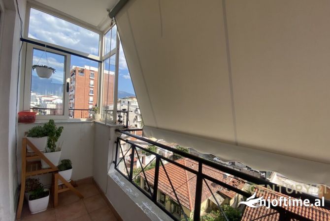 Shtepi ne shitje Apartament ne Tirane, 1+1, Mobilimi E mobiluar, Pagesa 115,000  Euro.