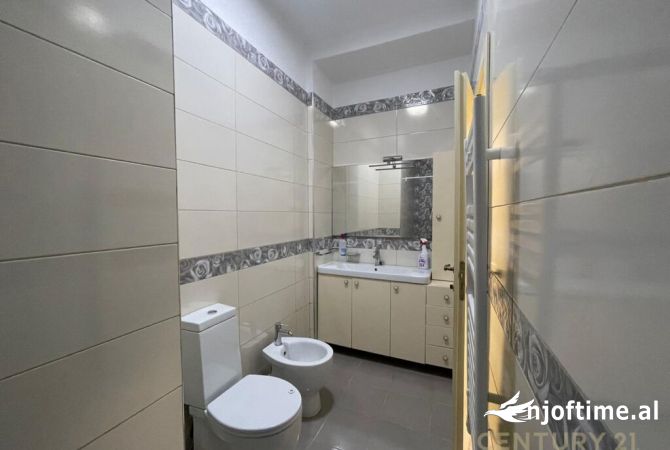 Shtepi me qera Apartament ne Tirane, 2+1, Mobilimi E mobiluar, Pagesa 900  Euro.