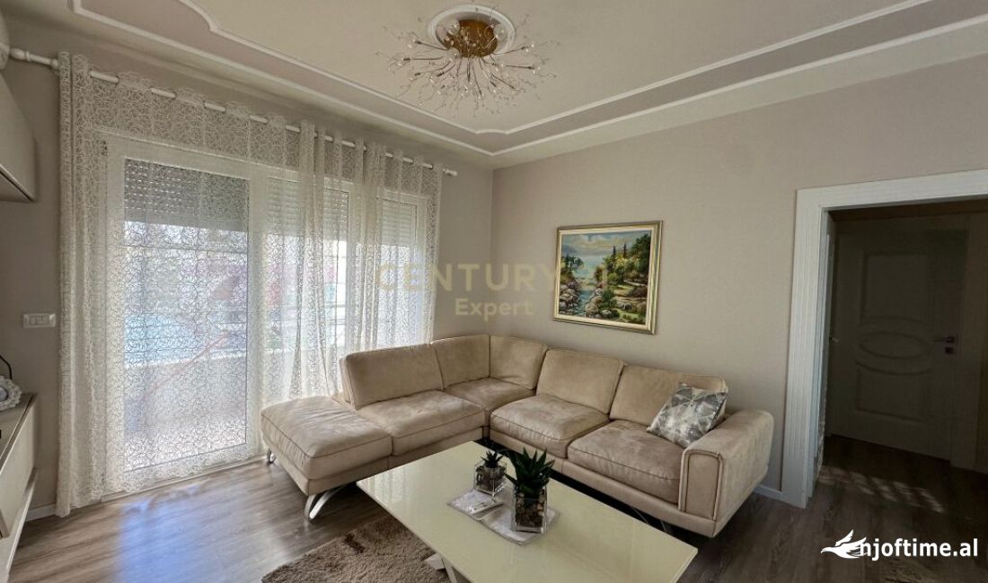 Shtepi me qera Apartament ne Tirane, 2+1, Mobilimi E mobiluar, Pagesa 900  Euro.