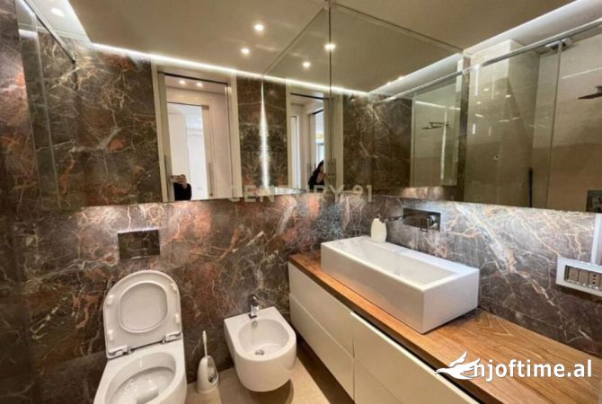 Shtepi me qera Apartament ne Tirane, 2+1, Mobilimi E mobiluar, Pagesa 700  Euro.