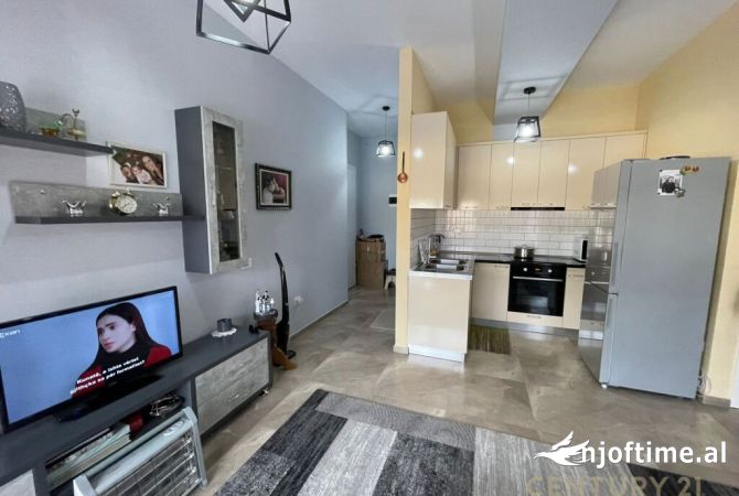 Shtepi ne shitje Apartament ne Tirane, 1+1, Mobilimi E mobiluar, Pagesa 112,000  Euro.