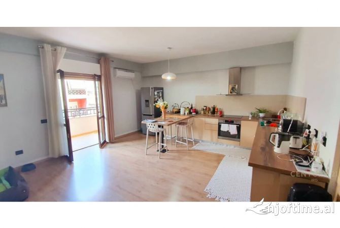 Shtepi me qera 2+1 ne Tirane - 800 Euro