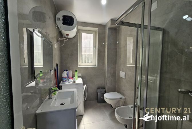 Shtepi me qera Apartament ne Tirane, 2+1, Mobilimi E mobiluar, Pagesa 700  Euro.
