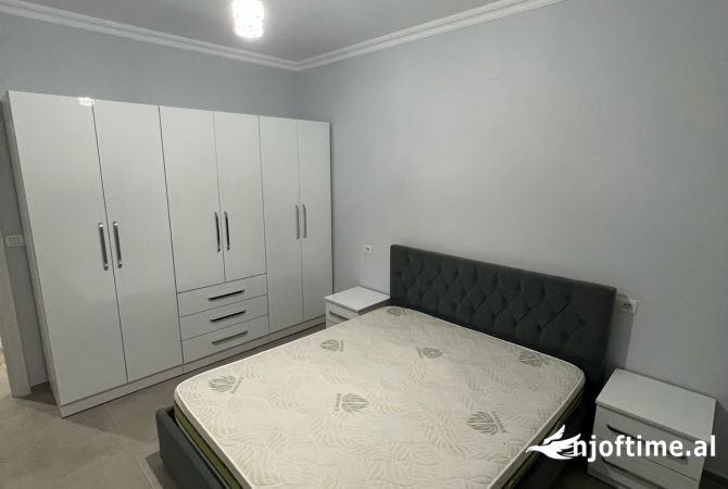 Shtepi ne shitje Apartament ne Tirane, 1+1, Mobilimi E mobiluar, Pagesa 95,000  Euro.