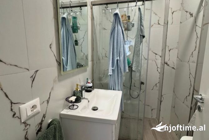 Shtepi me qera Apartament ne Tirane, 2+1, Mobilimi E mobiluar, Pagesa 730  Euro.