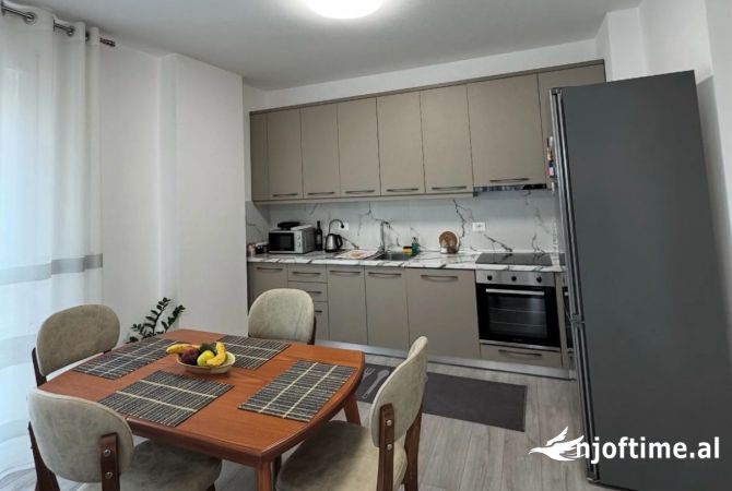 Shtepi me qera 2+1 ne Tirane - 730 Euro