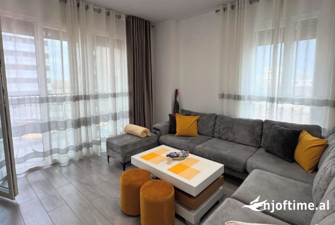 Shtepi me qera 2+1 ne Tirane - 730 Euro