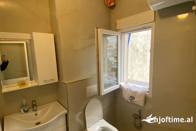 Shtepi me qera Apartament ne Tirane, 1+1, Mobilimi Pjeserisht e mobiluar, Pagesa 430  Euro.