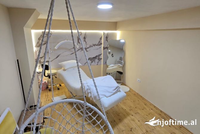 Ambient biznesi me qera 3+1 ne Tirane - 300 Euro