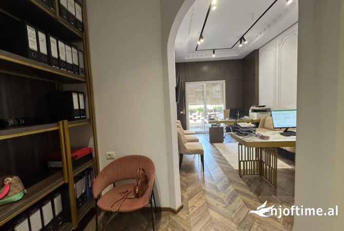 Ambient biznesi me qera 3+1 ne Tirane - 600 Euro
