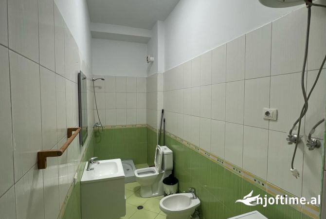 Shtepi ne shitje Apartament ne Tirane, 2+1, Mobilimi E mobiluar, Pagesa 145,000  Euro.