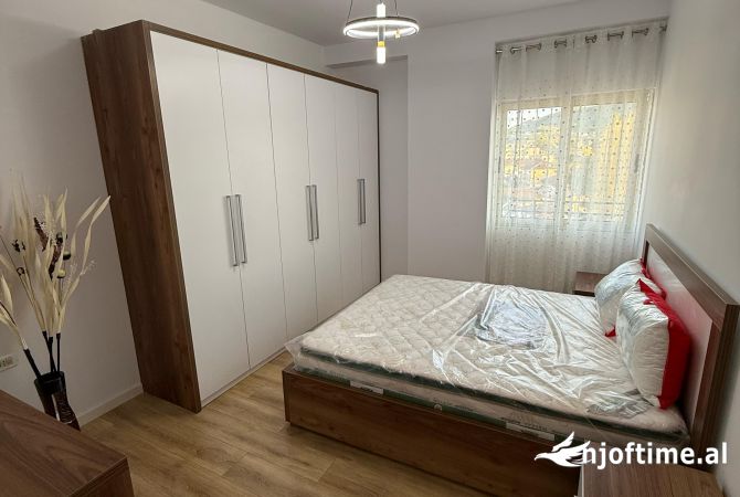 Shtepi ne shitje Apartament ne Tirane, 1+1, Mobilimi E mobiluar, Pagesa 95,000  Euro.