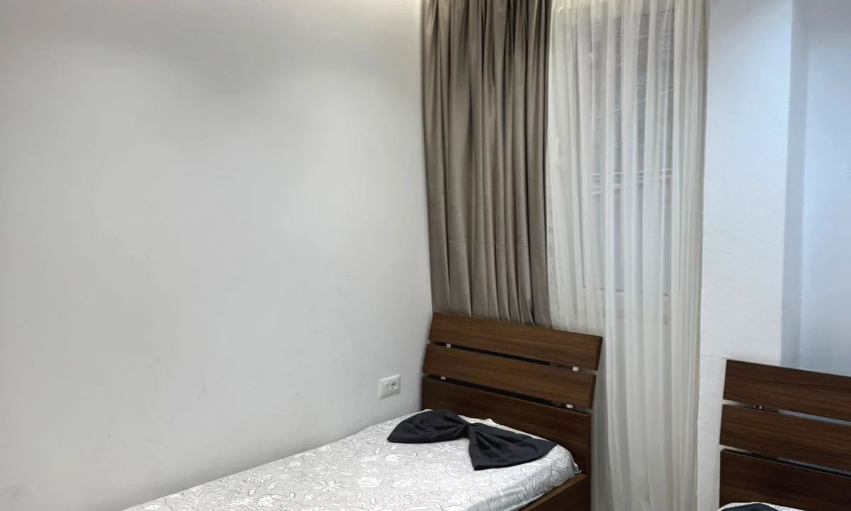 Shtepi me qera Apartament ne Tirane, 1+1, Mobilimi E mobiluar, Pagesa 450  Euro.