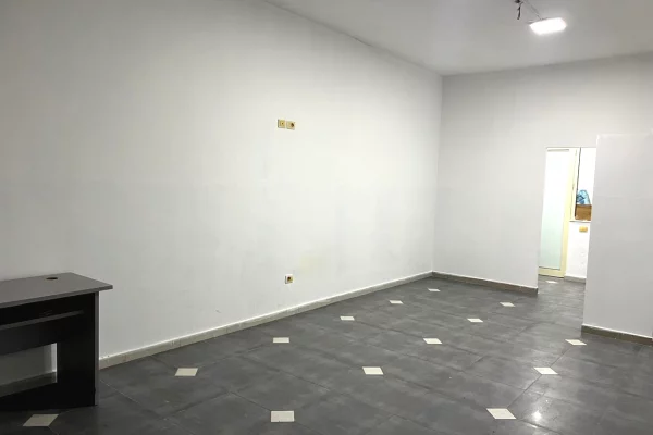 Jepet ambient biznes me qira tek 2 Palmat ne Astir 