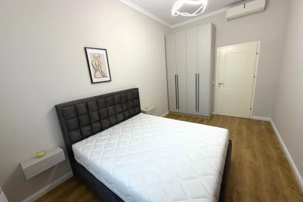 Shtepi ne shitje Apartament ne Tirane, 2+1, Mobilimi E mobiluar, Pagesa 129,000  Euro.