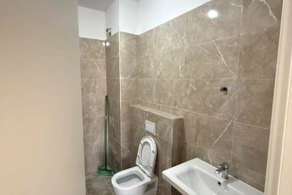 Shtepi me qera Apartament ne Tirane, 2+1, Mobilimi E mobiluar, Pagesa 60,000  Leke.