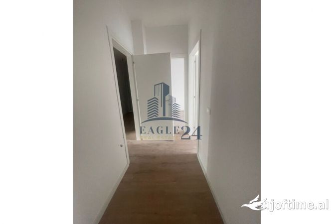 Shtepi ne shitje Apartament ne Tirane, 3+1, Mobilimi Bosh, pa mobiluar, Pagesa 226,800  Euro.