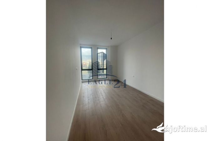 Shtepi ne shitje Apartament ne Tirane, 3+1, Mobilimi Bosh, pa mobiluar, Pagesa 226,800  Euro.