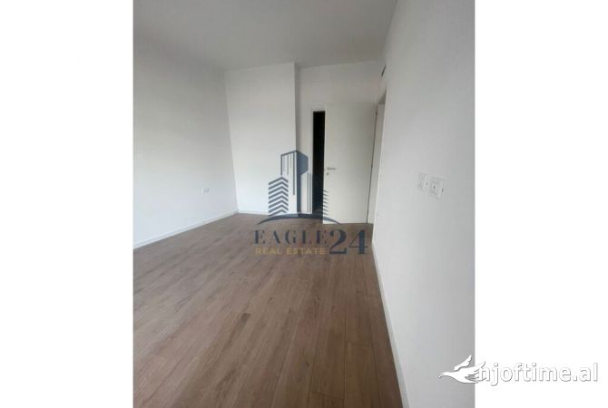 Shtepi ne shitje Apartament ne Tirane, 3+1, Mobilimi Bosh, pa mobiluar, Pagesa 226,800  Euro.