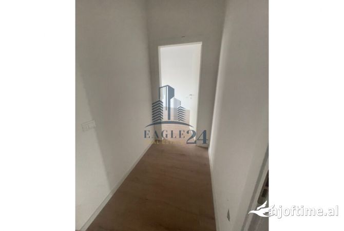 Shtepi ne shitje Apartament ne Tirane, 3+1, Mobilimi Bosh, pa mobiluar, Pagesa 226,800  Euro.