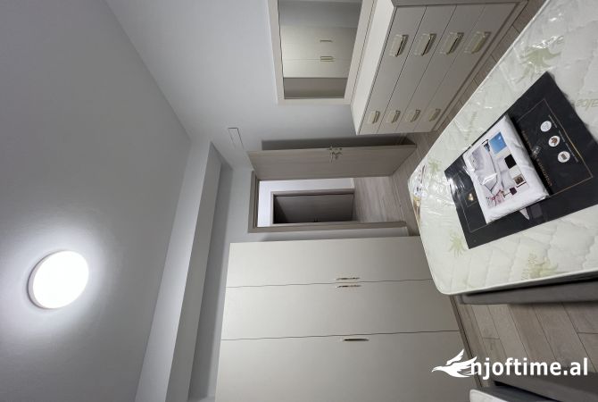 Shtepi me qera Apartament ne Tirane, 2+1, Mobilimi E mobiluar, Pagesa 700  Euro.